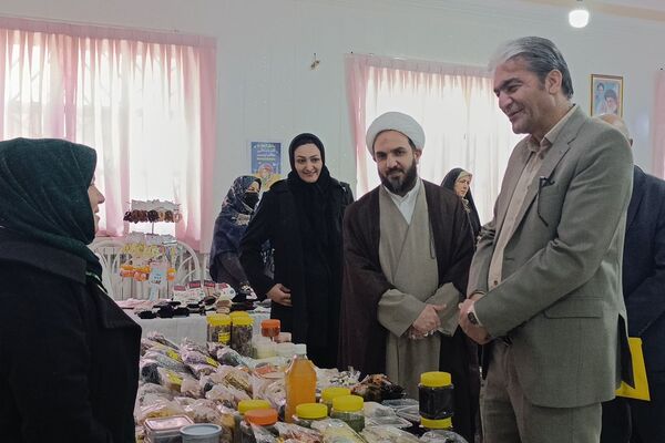 جشن یاوران انقلاب در دبیرستان محبی نیشابور 