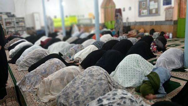 جوانه‌های بندگی در دیشموک؛ حضور پرشور دختران در اعتکاف