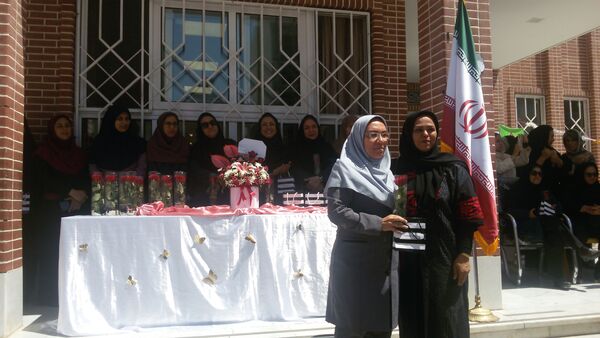 جشن روز معلم در دبستان عذرا پورشهریاری با برنامه های ویژه برگزار شد