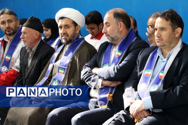 هم‌سرایی هزار نفری دانش‌آموزان یاور انقلاب در اسلامشهر