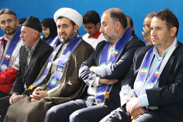 هم‌سرایی هزار نفری دانش‌آموزان یاور انقلاب در اسلامشهر