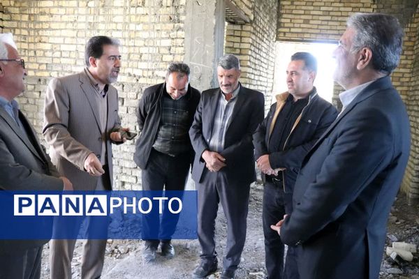 بازدید مشاور وزیر آموزش و پرورش از پروژه‌های مدرسه‌سازی در بخش بهمن ابرکوه 