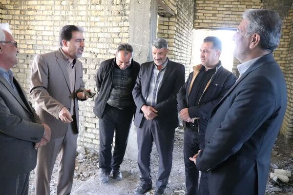 بازدید مشاور وزیر آموزش و پرورش از پروژه‌های مدرسه‌سازی در بخش بهمن ابرکوه 