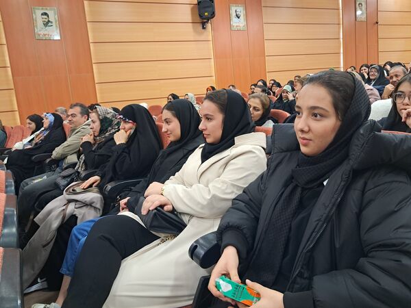 آیین تجلیل از رتبه‌برترهای کنکور ۱۴۰۳ اداره آموزش و پرورش ناحیه یک زنجان