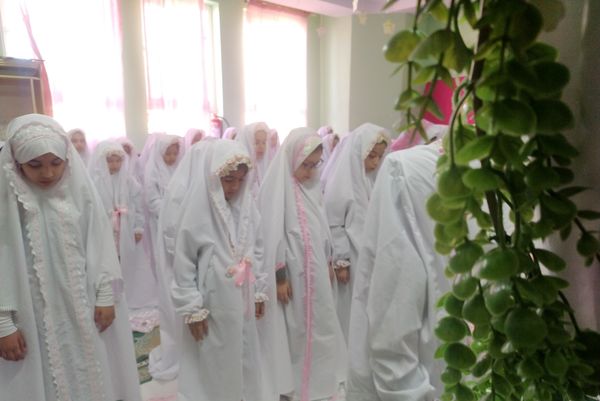 جشن تکلیف دختران دبستان حضرت مریم یک سملقان