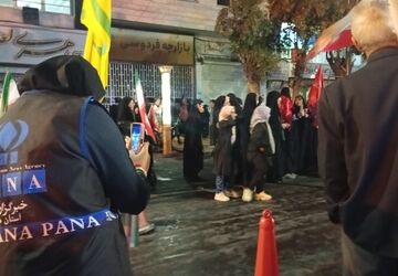ایران، ایستاده در شب
