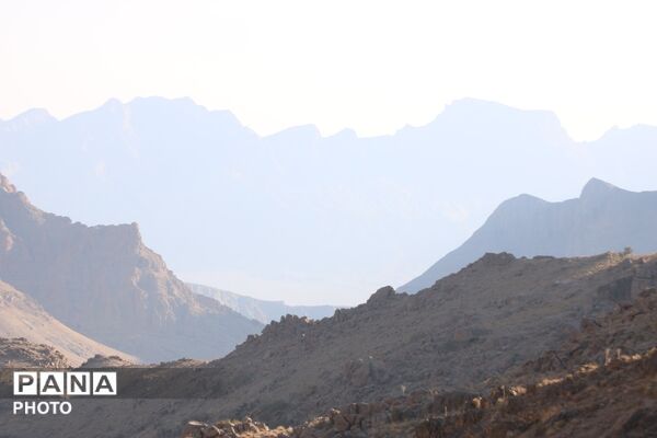 لاسرخ مهریز؛ مقصدی کوهستانی برای طبیعت‌گردان یزد