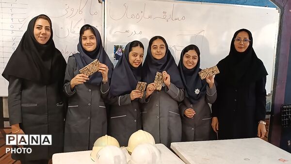 فستیوال سازه‌های ماکارونی در دبیرستان فرزانگان ناحیه یک اراک 