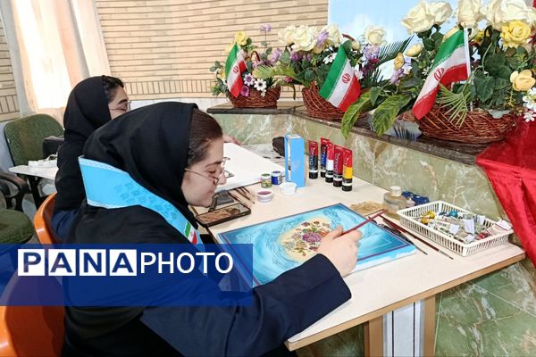 همایش یاوران انقلاب و جشن مدرسه‌ای ایرانمون در شیراز