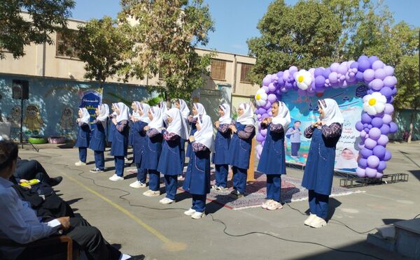 مراسم جشن شکوفه‌ها در ناحیه یک زنجان