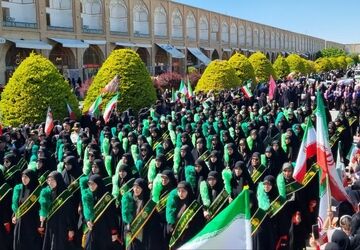 نمایش اقتدار و هم‌آوایی دختران در اجتماع بزرگ «دختراتو ببین»