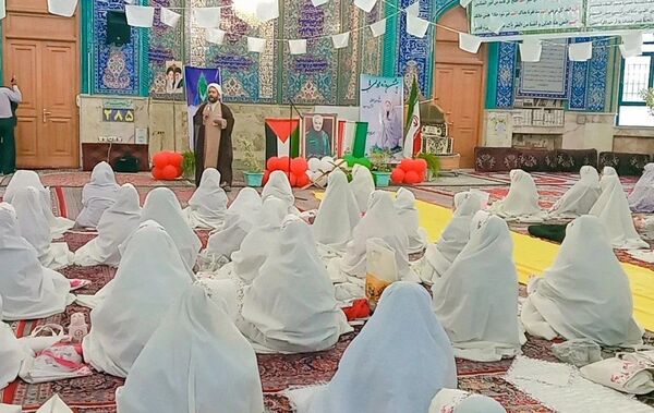 دانش‌آموزان بویین‌زهرایی در جشن روزه‌اولی‌ها از خدای خود تشکر کردند
