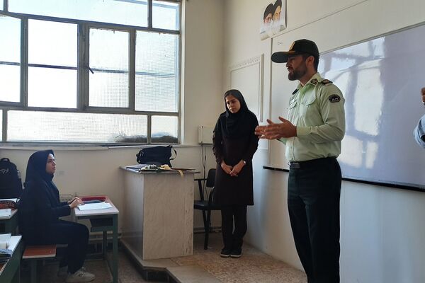 گرامیداشت هفته نیروی انتظامی در مدرسه یادگار امام ورامین