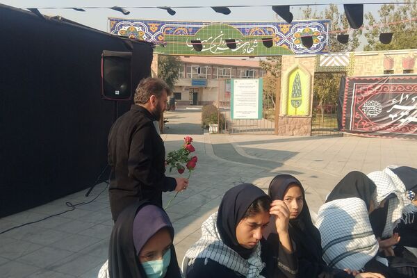 مراسم غبار‌روبی مزار شهدای گمنام در ناحیه دو شهرری 