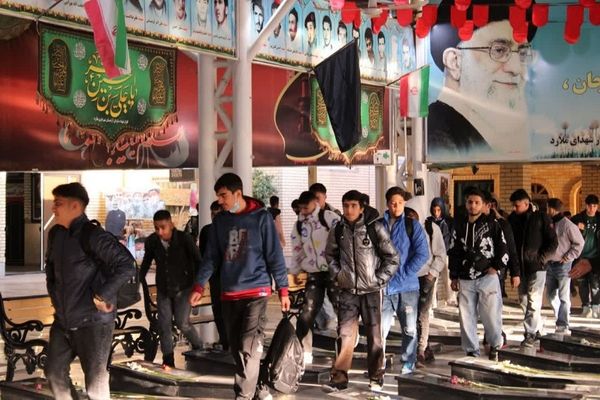 آغاز سفر معنوی دانش‌آموزان پسر ملارد به مناطق عملیاتی جنوب کشور