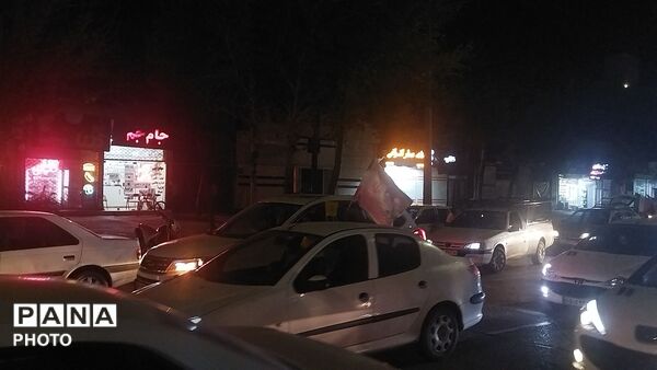 رژه ماشینی همچنان در بلوار فضل پایان ندارد 
