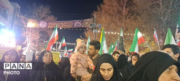 مردم کرج با راهپیمایی‌های هرشب مشت محکمی بر دهان دشمنان متجاوز زدند