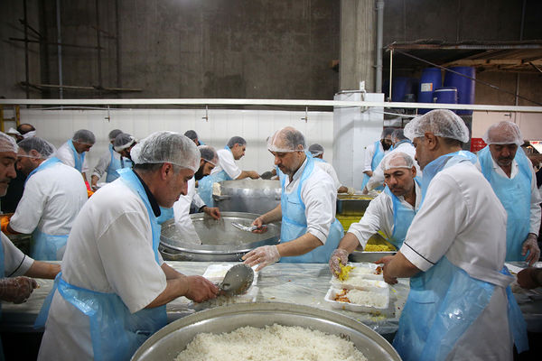 آشپرخانه حرم حضرت معصومه(س) در شب میلاد امام حسن مجتبی(ع)