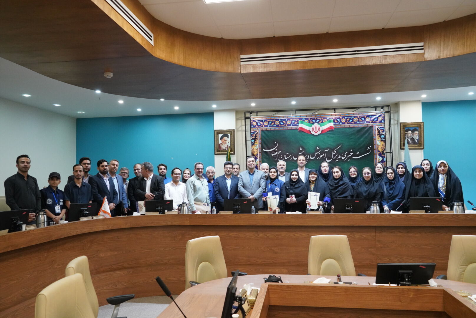 نشست خبری مدیرکل آموزش‌وپرورش استان با اصحاب رسانه 