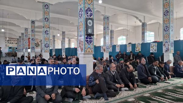 حضور پرشور دانش‌آموزان در مراسم عبادی - سیاسی نماز جمعه شهرستان مروست