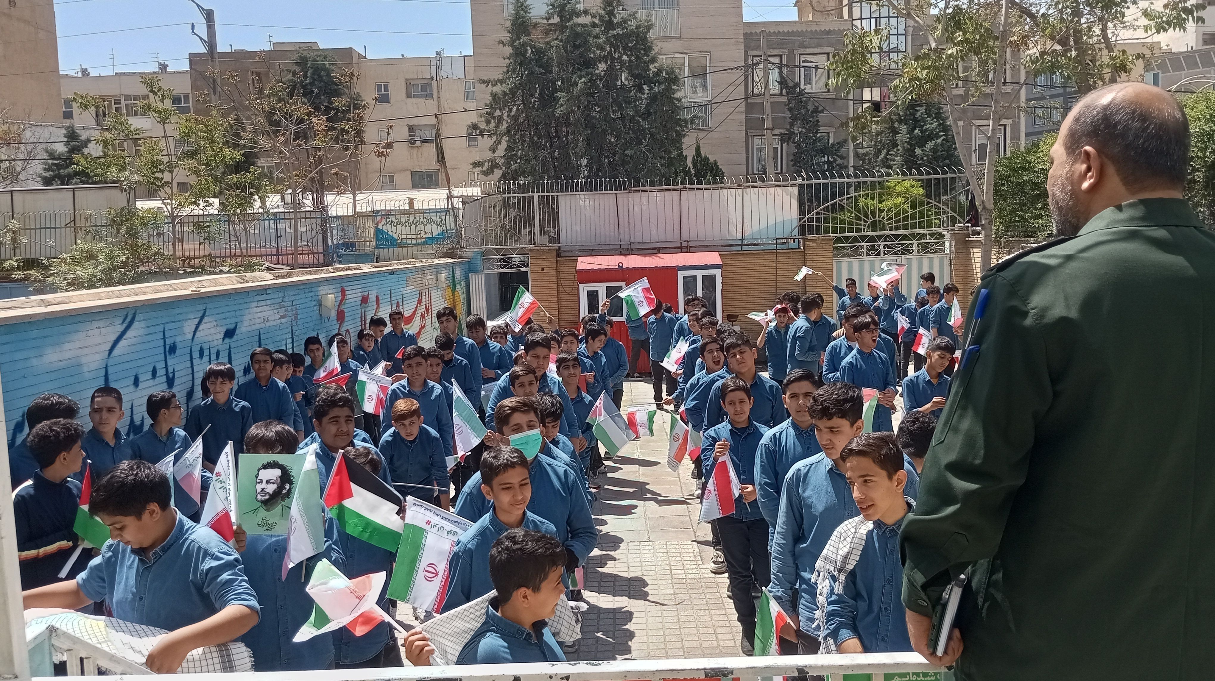 حمایت دانش‌آموزان دبیرستان راه روشن ملارد از عملیات تنبیهی شپاه پاسداران علیه اسرائیل