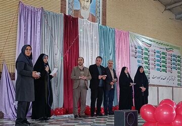 از جشن انقلاب تا ستارگان آینده: آموزشگاه حجاب درگزین، آرمان و آموزش را یکجا پاس داشت