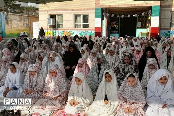 هم‌نوایی نسل فاطمی با مادران در نماز جماعت ایام فاطمیه؛ دبستان شهید اول ۲