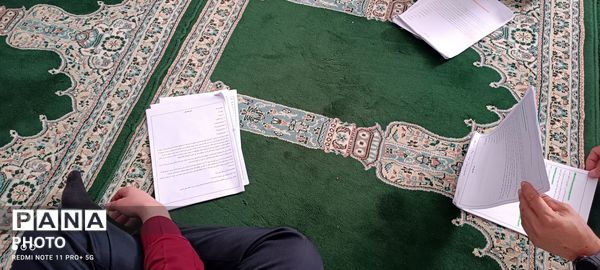 آمادگی دانش آموزان دبیرستان نمونه آیت‌الله خامنه‌ای برای مسابقات شاهنامه خوانی 