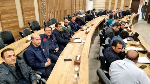 بررسی مسائل جامعه کار و تولید در نشست ویژه تشکل‌های کارگری با فرماندار اراک