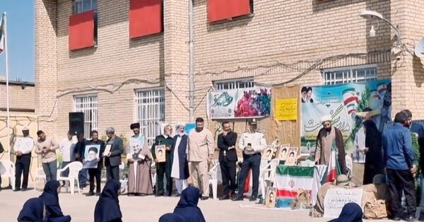 آیین افتتاحیه طرح بازگشایی مدارس و زنگ ایثار و مقاومت در شهرستان صالح آباد