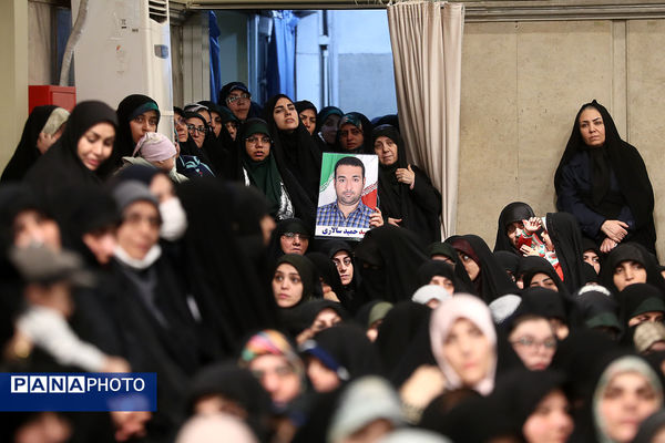 دیدار اقشار مردم با رهبر انقلاب به مناسبت چهل‌وهفتمین سالگرد پیروزی انقلاب اسلامی