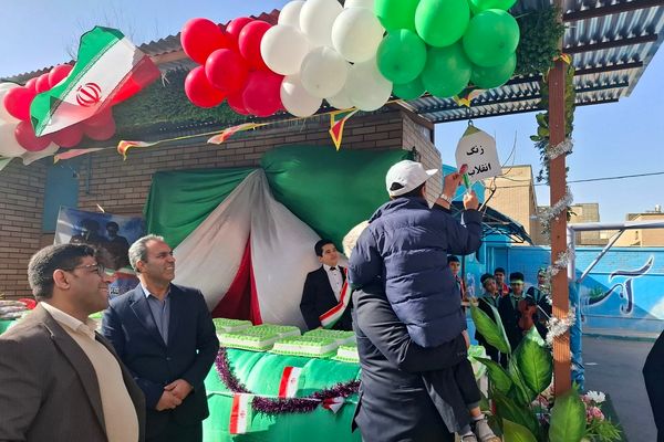 جشن دهه فجر و اعیاد شعبانیه در مدارس ناحیه دو شهرری 
