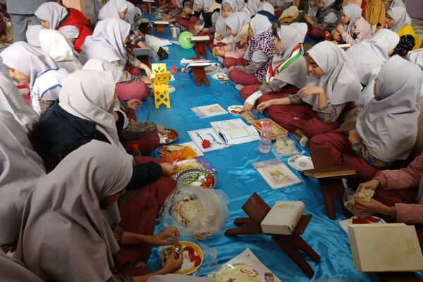تجلی ایمان و آرمان در مدرسه مهران؛ محفل قرآنی دانش‌آموزان در طلوع فجر و اعیاد شعبانیه