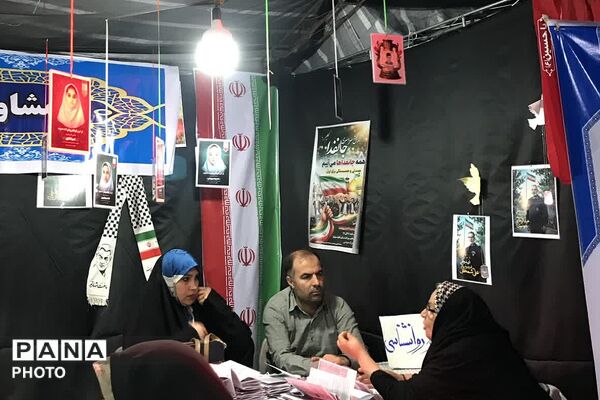  استقبال مردمی از غرفه کارشناسی مشاوره آموزش و پرورش ناحیه دو شهرری در میدان نماز 