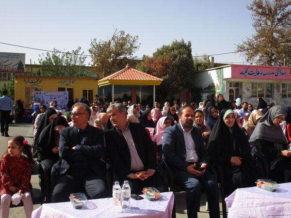 برگزاری جشن شکوفه‌ها در دبستان شاهد شهید سلطانی ناحیه یک کرج
