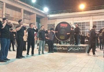 وداع با ماه ماتم، میهمانی آفتاب رهبری