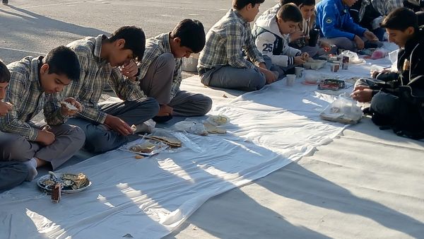 صبحانه سلامت در دبیرستان نمونه دولتی شهید حاج قاسم سلیمانی