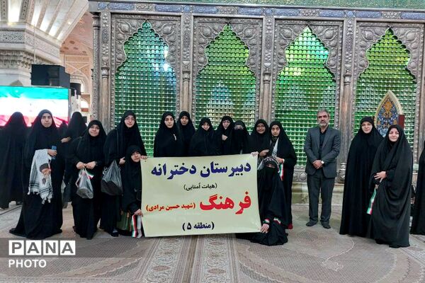 هم‌نوایی دانش‌آموزان منطقه ۵ تهران با سرود «باید برخاست» در سوگواری رهبر شهید