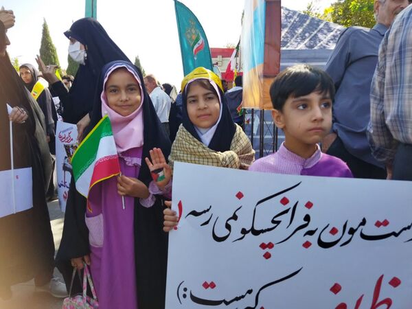 روز دانش‌آموز، روز خروشِ آگاهی و شادابی