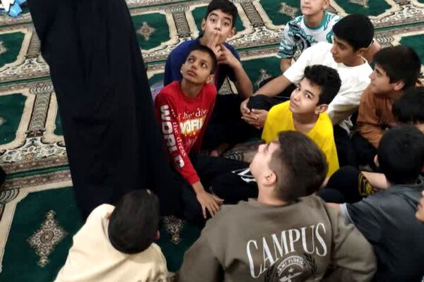 اعتکاف دانش آموزی در مسجد حضرت ابوالفضل قیامدشت