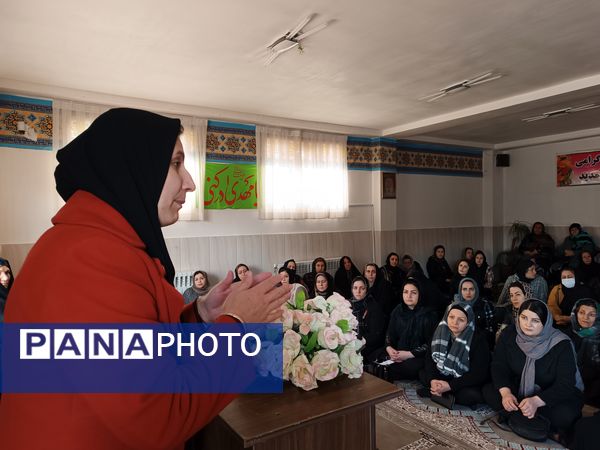 برگزاری جلسه آموزش خانواده در دبیرستان دخترانه نور اردبیل