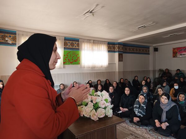 برگزاری جلسه آموزش خانواده در دبیرستان دخترانه نور اردبیل