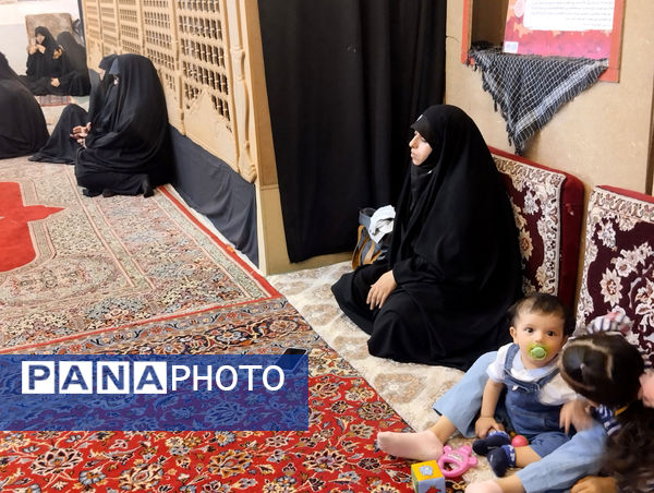 محفل شعرخوانی نخبگان ادبی با حضور مشاور رئیس‌جمهور شهید در قم