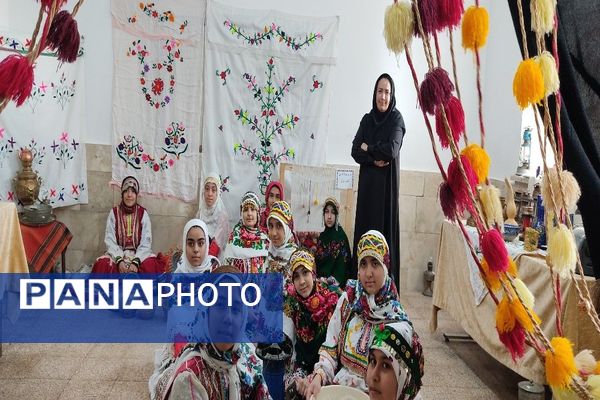 اجلاس استانی ویژه مدیران دبیرستان‌های نمونه دولتی و شبانه‌روزی استان خراسان رضوی در دبیرستان دخترانه شهید مجید دهنوی