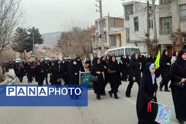 دانش‌آموزان دالاهو در راهپیمایی ۲۲ بهمن غوغا کردند