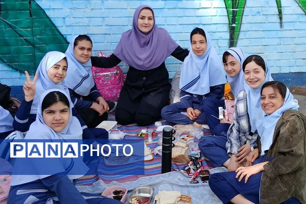 برگزاری اردو درون مدرسه‌ای در بهارستان ۲