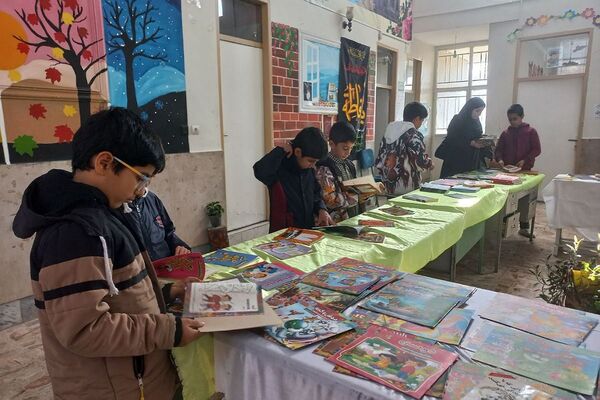 انس باکتاب و کتاب‌خوانی مدرسه باقرالعلوم شهرستان فیروزکوه