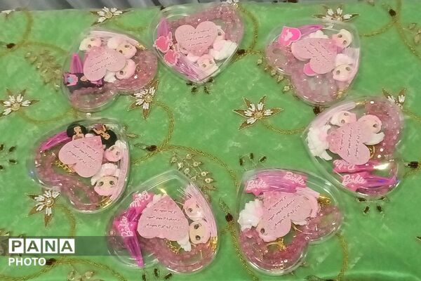 جشن روزه اولی‌ها در دبستان الهام حاجیان ناحیه دو شهرری 