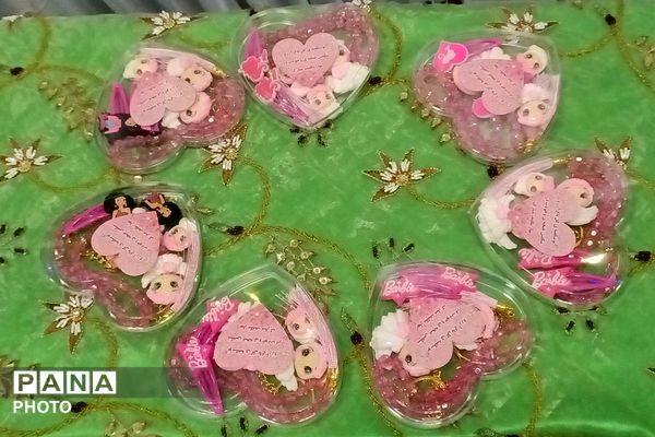 جشن روزه اولی‌ها در دبستان الهام حاجیان ناحیه دو شهرری 