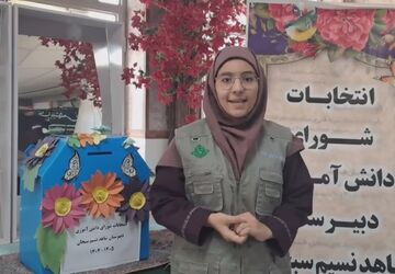 دانش‌آموزان دبیرستان شاهد نسیم سبحان پای صندوق‌های رای انتخابات شورای دانش آموزی